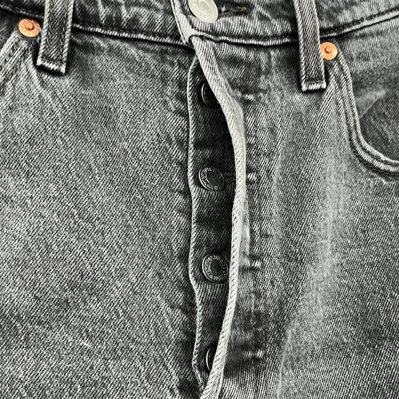 Levi's Ribcage Straight Distressed Knees Raw Hem in Well Worn Black - Size 26 - Picture 3 of 11